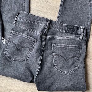 Levi’s 724 high rise straight jeans